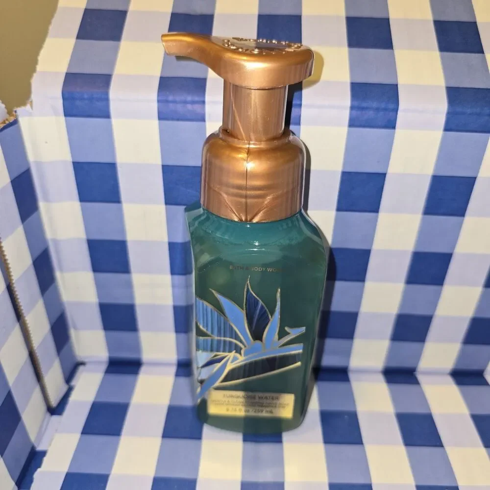 Bath & Body Works TURQUOISE WATER Gentle Foaming Hand Soap 8.75oz NEW
